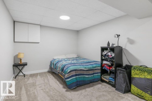 7 Whiteoaks Estates, St. Albert, AB - Indoor Photo Showing Bedroom