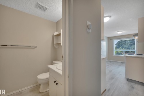2218 38 Street Nw, Edmonton, AB - Indoor Photo Showing Bathroom