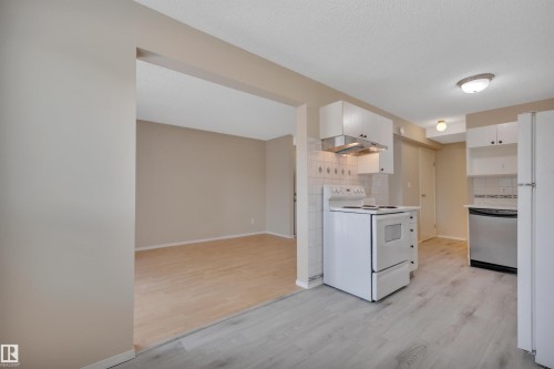 2218 38 Street Nw, Edmonton, AB - Indoor Photo Showing Kitchen