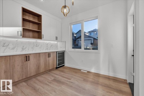 1115 Gyrfalcon Crescent Nw, Edmonton, AB - Indoor Photo Showing Other Room