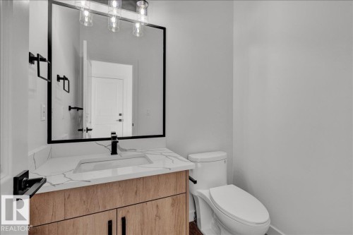1115 Gyrfalcon Crescent Nw, Edmonton, AB - Indoor Photo Showing Bathroom