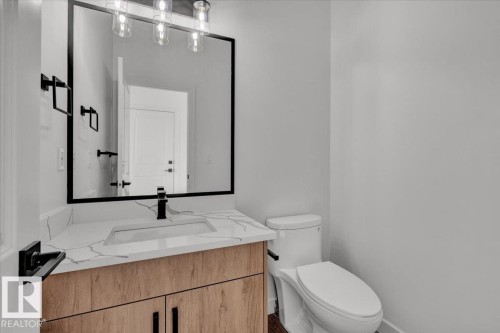 1115 Gyrfalcon Crescent Nw, Edmonton, AB - Indoor Photo Showing Bathroom