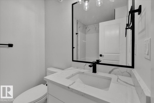 1115 Gyrfalcon Crescent Nw, Edmonton, AB - Indoor Photo Showing Bathroom