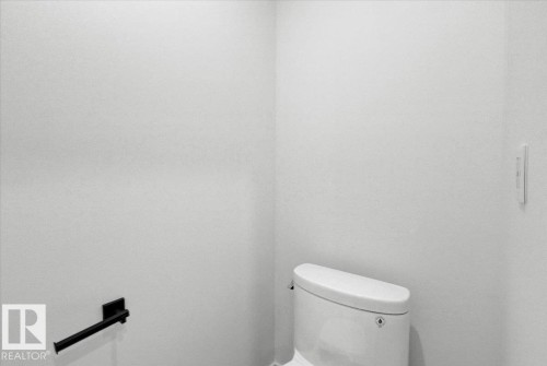 1115 Gyrfalcon Crescent Nw, Edmonton, AB - Indoor Photo Showing Bathroom