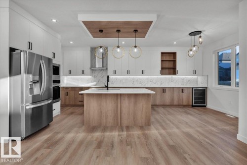 1115 Gyrfalcon Crescent Nw, Edmonton, AB - Indoor Photo Showing Kitchen With Upgraded Kitchen