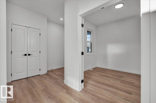 1115 Gyrfalcon Crescent Nw, Edmonton, AB - Indoor Photo Showing Other Room
