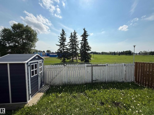 8025 15A Avenue Nw, Edmonton, AB - Outdoor