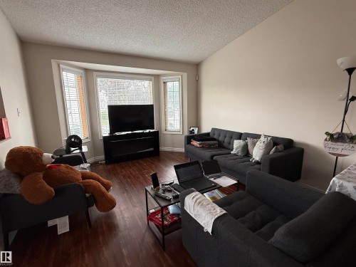 8025 15A Avenue Nw, Edmonton, AB - Indoor Photo Showing Living Room