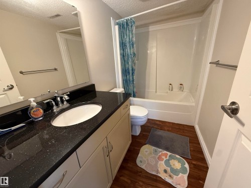 8025 15A Avenue Nw, Edmonton, AB - Indoor Photo Showing Bathroom