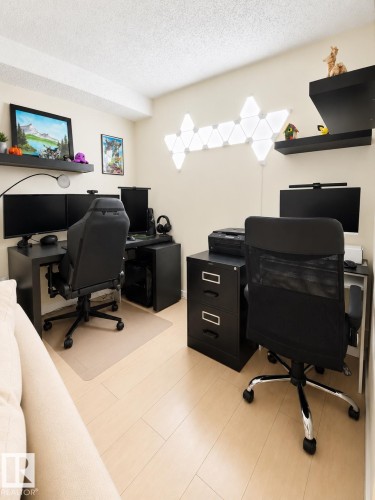 Dedicated office space featuring two distinct workstations - #101 11825 71 St Nw, Edmonton, AB - Indoor Photo Showing Office