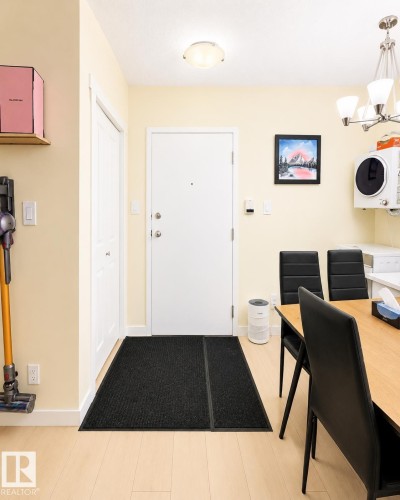 Entryway featuring light wood-finish flooring and a flush-mount ceiling light fixture - #101 11825 71 St Nw, Edmonton, AB - Indoor Photo Showing Office