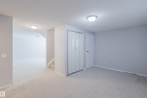 Neutral-toned carpeting and walls provide a versatile interior canvas - 337 Pearson Crescent Nw, Edmonton, AB - Indoor Photo Showing Other Room
