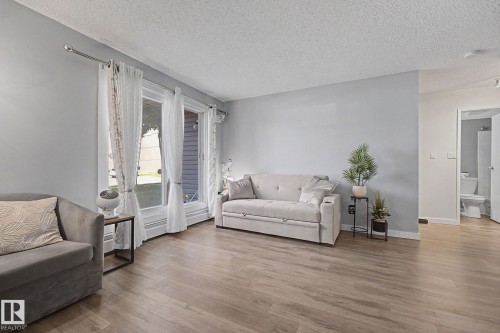 #101 7203 171 St Nw, Edmonton, AB - Indoor Photo Showing Living Room