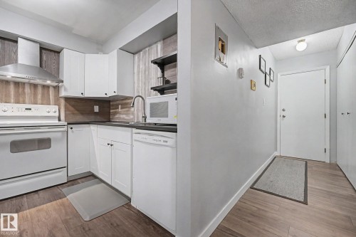 #101 7203 171 St Nw, Edmonton, AB - Indoor Photo Showing Kitchen