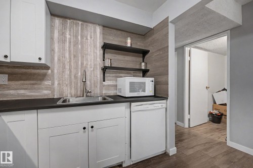 #101 7203 171 St Nw, Edmonton, AB - Indoor Photo Showing Kitchen