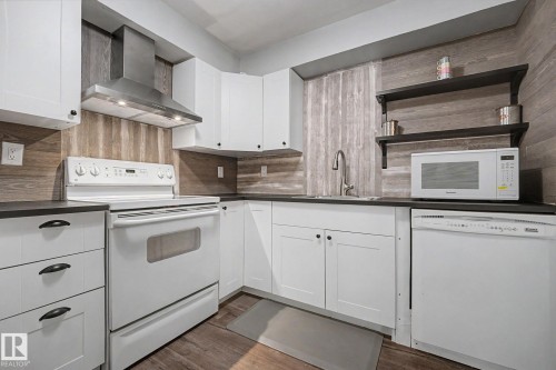 #101 7203 171 St Nw, Edmonton, AB - Indoor Photo Showing Kitchen