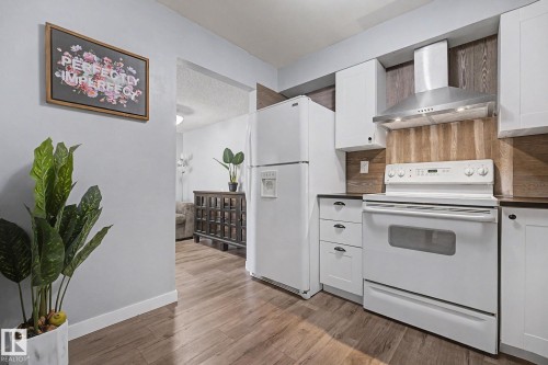 #101 7203 171 St Nw, Edmonton, AB - Indoor Photo Showing Kitchen