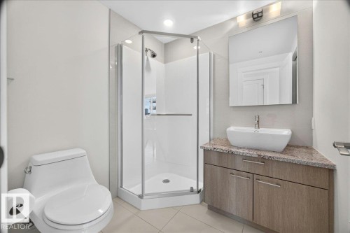 #605 9720 106 St Nw, Edmonton, AB - Indoor Photo Showing Bathroom