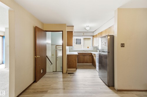 11424 41 Avenue Nw, Edmonton, AB - Indoor