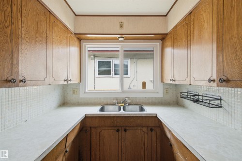 11424 41 Avenue Nw, Edmonton, AB - Indoor Photo Showing Kitchen With Double Sink