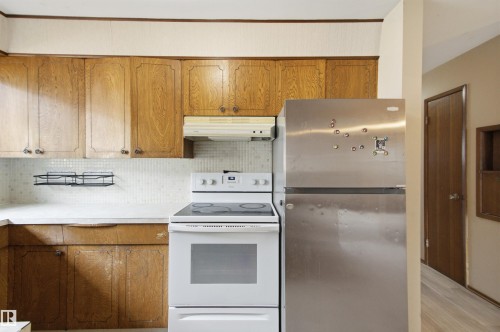 11424 41 Avenue Nw, Edmonton, AB - Indoor Photo Showing Kitchen