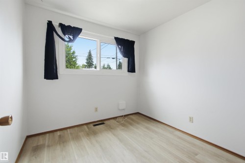 11424 41 Avenue Nw, Edmonton, AB - Indoor Photo Showing Other Room
