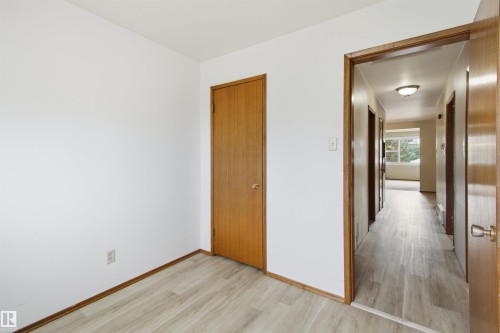 11424 41 Avenue Nw, Edmonton, AB - Indoor Photo Showing Other Room