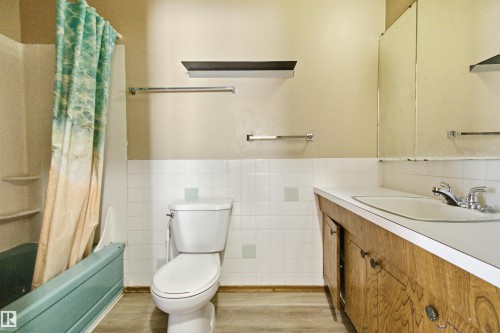 11424 41 Avenue Nw, Edmonton, AB - Indoor Photo Showing Bathroom
