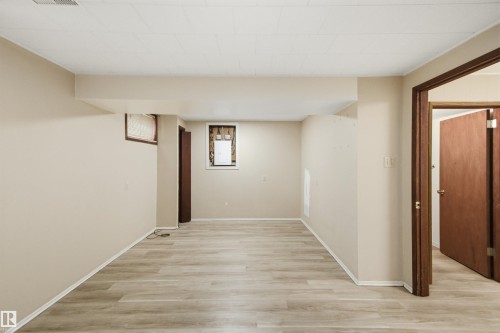 11424 41 Avenue Nw, Edmonton, AB - Indoor