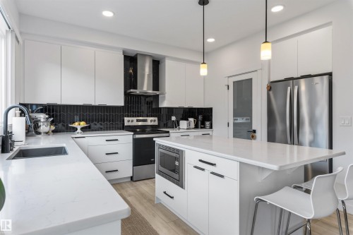 30 Riverhill Crescent, St. Albert, AB - Indoor Photo Showing Kitchen With Stainless Steel Kitchen With Upgraded Kitchen