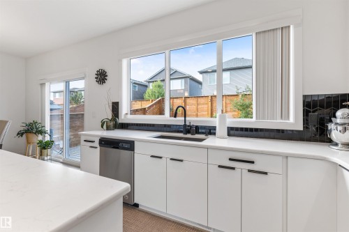 30 Riverhill Crescent, St. Albert, AB - Indoor Photo Showing Kitchen