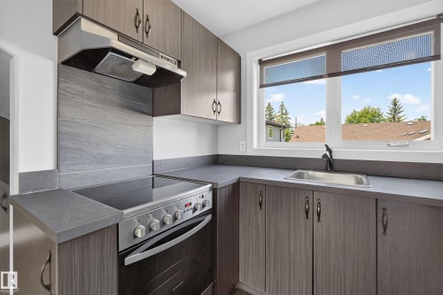 30 Belmont Drive, St. Albert, AB - Indoor Photo Showing Kitchen