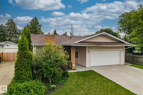 Single-story residence featuring light-toned siding, a two-car garage, and a concrete driveway - 7306 21 Avenue Nw, Edmonton, AB - Outdoor