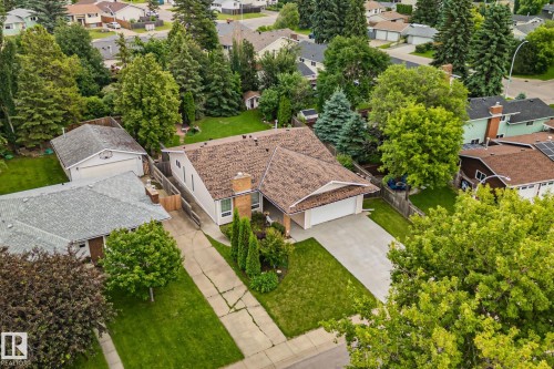 Ranch-style residence featuring a prominent front-facing garage and a concrete driveway - 7306 21 Avenue Nw, Edmonton, AB - Outdoor