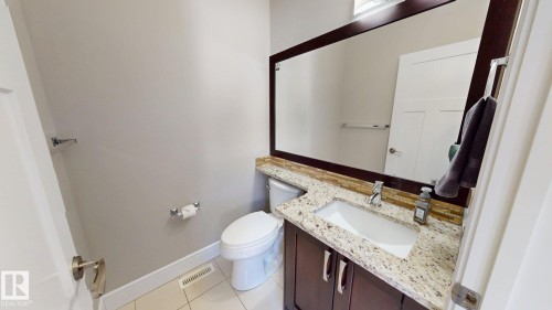 3621 Claxton Place Sw, Edmonton, AB - Indoor Photo Showing Bathroom