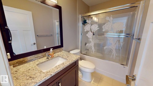 3621 Claxton Place Sw, Edmonton, AB - Indoor Photo Showing Bathroom