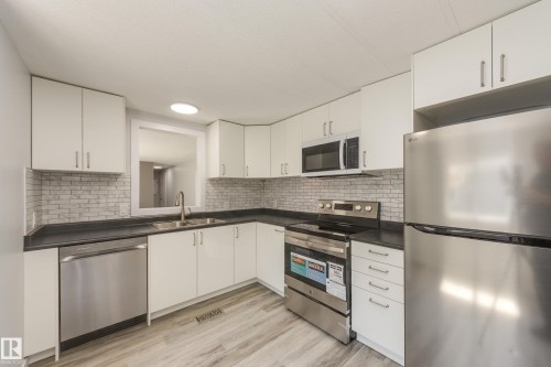 1913 West Royal Way Northwest, Edmonton, AB - Indoor Photo Showing Kitchen With Double Sink With Upgraded Kitchen