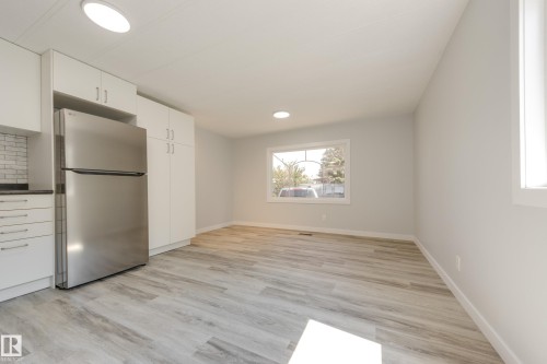 1913 West Royal Way Northwest, Edmonton, AB - Indoor