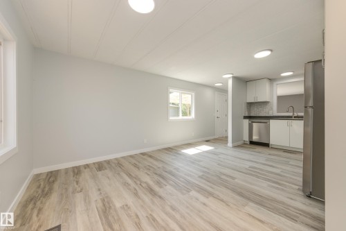 1913 West Royal Way Northwest, Edmonton, AB - Indoor Photo Showing Kitchen