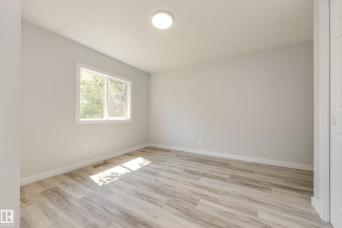 1913 West Royal Way Northwest, Edmonton, AB - Indoor Photo Showing Other Room
