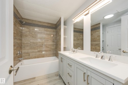 1913 West Royal Way Northwest, Edmonton, AB - Indoor Photo Showing Bathroom