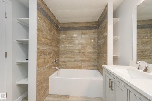 1913 West Royal Way Northwest, Edmonton, AB - Indoor Photo Showing Bathroom