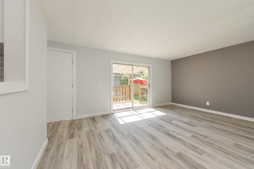 1913 West Royal Way Northwest, Edmonton, AB - Indoor Photo Showing Other Room