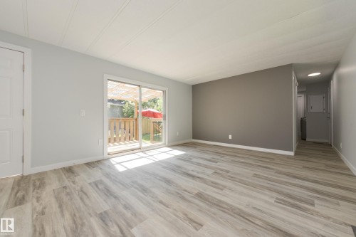 1913 West Royal Way Northwest, Edmonton, AB - Indoor Photo Showing Other Room