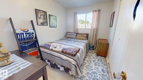 43 Huron Drive, Leduc, AB - Indoor Photo Showing Bedroom
