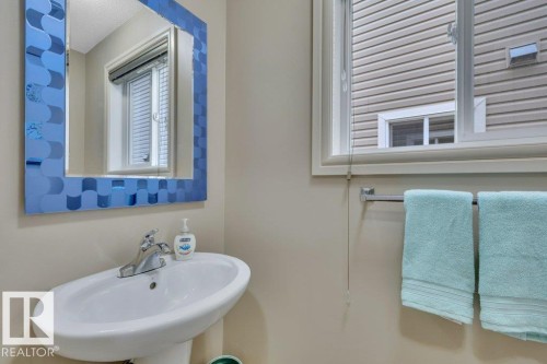 Main floor, 2-pc. bath - #10 15151 43 St Nw, Edmonton, AB - Indoor Photo Showing Bathroom