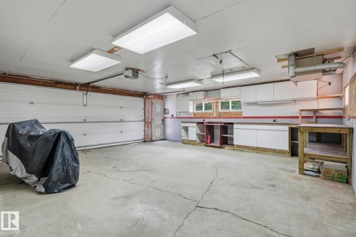 28 Sunnyside Crescent, St. Albert, AB - Indoor Photo Showing Garage
