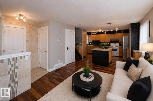 11915 77 Street Nw, Edmonton, AB - Indoor