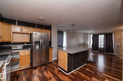11915 77 Street Nw, Edmonton, AB - Indoor Photo Showing Kitchen