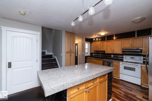 11915 77 Street Nw, Edmonton, AB - Indoor Photo Showing Kitchen